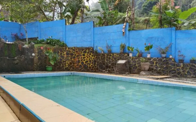 Villa Yustisia Curug 7 Cilember – Pool – Megamendung