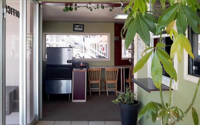 OYO Hotel Kings at Clovis