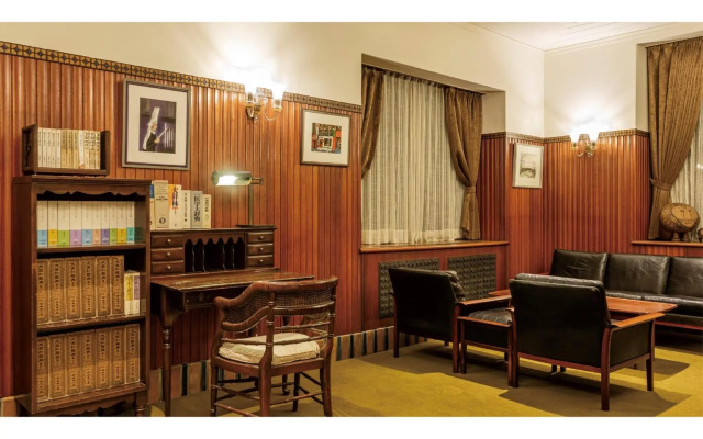 Hilltop Hotel