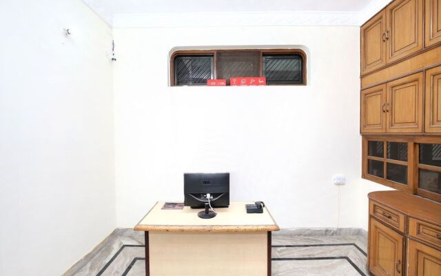OYO 16130 The Corner House