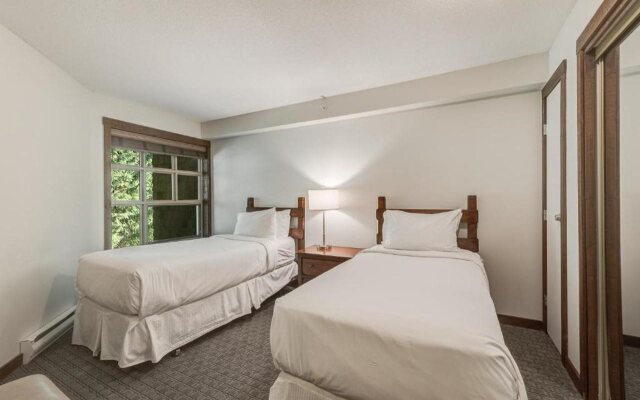 Blackcomb Springs Suites by CLIQUE