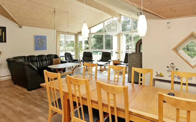 10 Person Holiday Home in Ringkobing