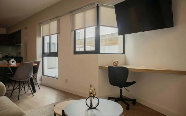 w Astounding 1BR in San Isidro