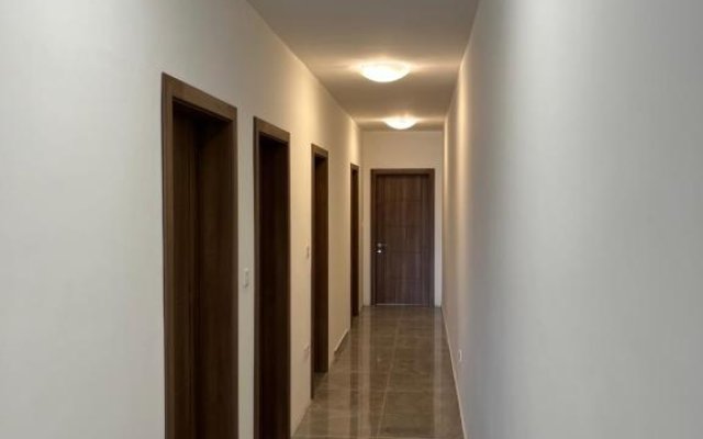 3 Bedroom Apartment - Walking distance from Airport