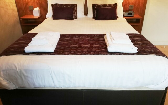 Rooms at the Apple Pie