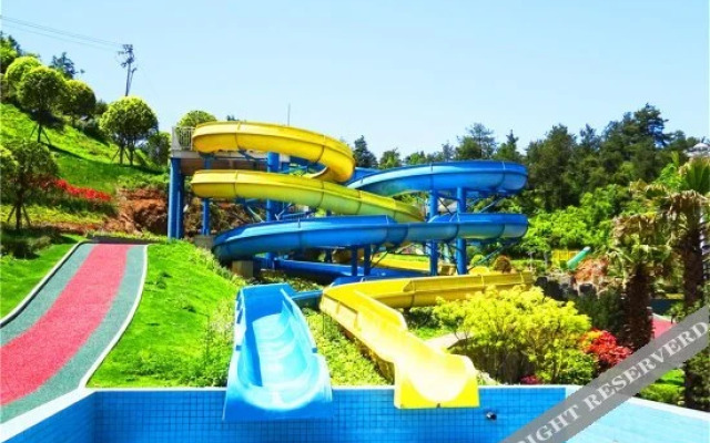 Xiangzhigou Maple Valley Holiday Hotel