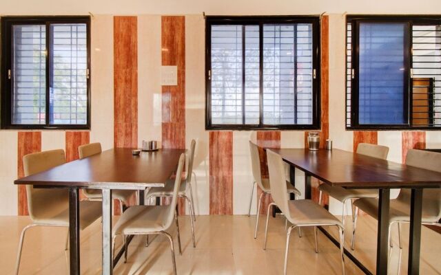 Oyo Flagship 29595 Hotel Akash Executive