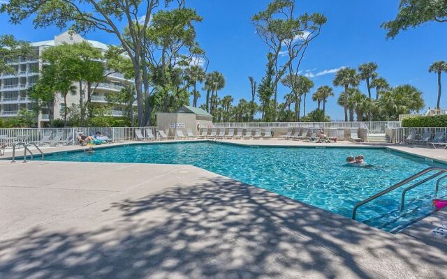 Barrington Court 210 by RedAwning