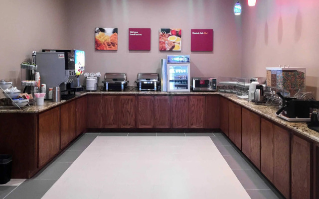 Comfort Suites University