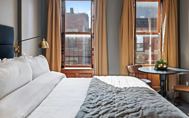 The Historic Blue Moon Hotel - NYC