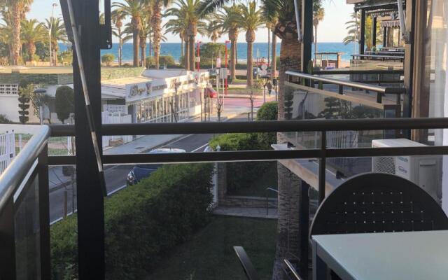 SALOU 1 linia de mar 3 baños 3 hab.WIFI 110m2