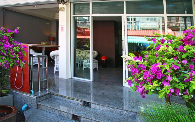 The Beach Cha Am Suite