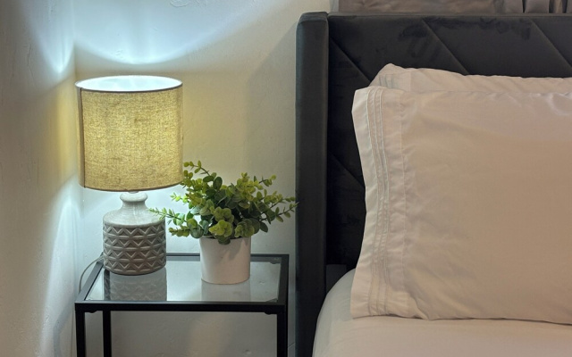 Downtown Prime Apartment - Walk to Ferry