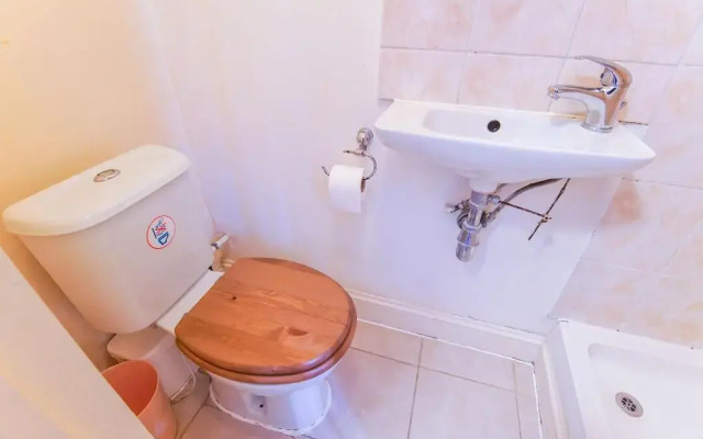 Mandalay Picton House Hotel