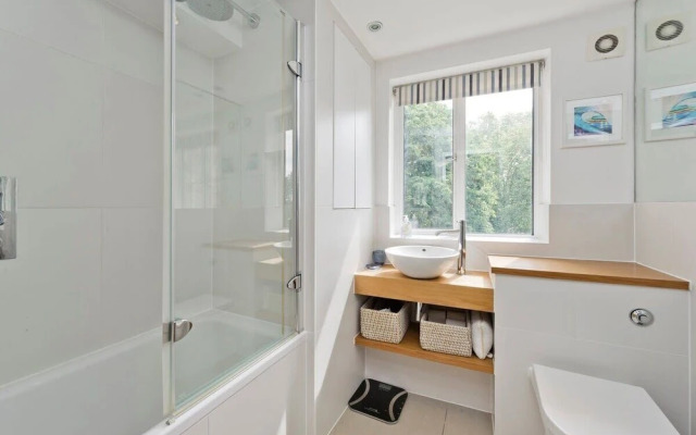 3 Bedroom Apartment, Earls Court