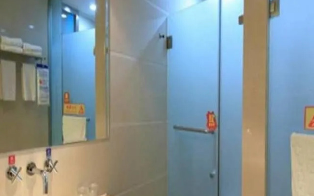 Changcheng Business Hotel