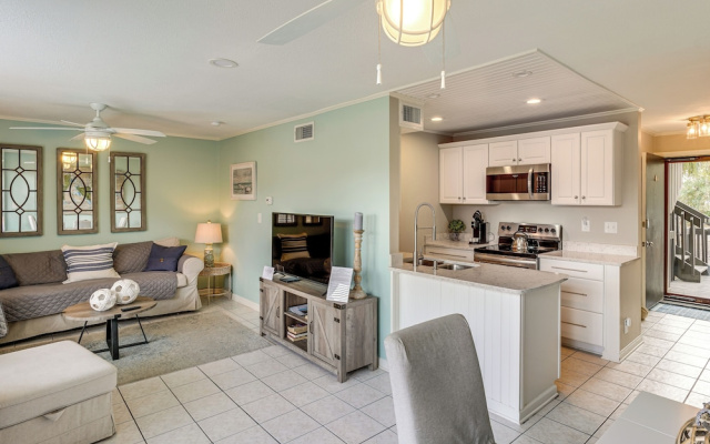 Golf Course Views! Couple's Retreat in Diamondhead