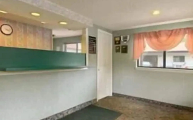 Enfirld Inn and Suites Bradley Airport