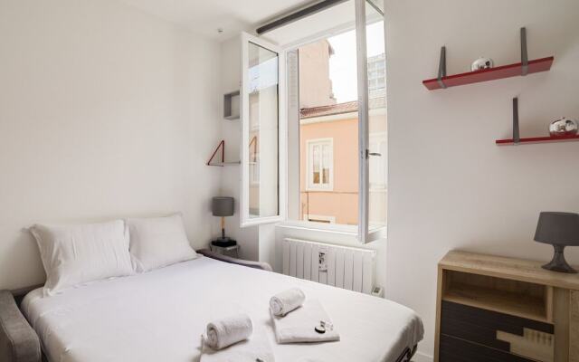 Modern studio near train station Part-Dieu by GuestReady