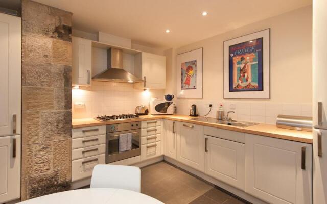 Edmonstone Suite Old Town
