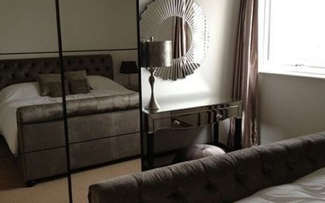 Pinnacle Apartments Central