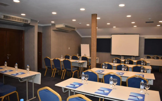 Rhiss Hotel Bostanci