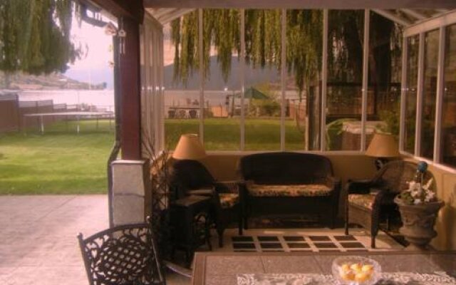 Lakeshore Paradise Bed And Breakfast