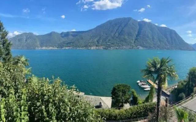 Ca' Bianca Como lake house