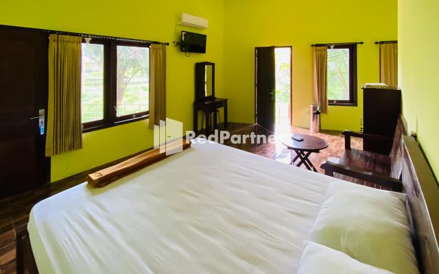 Rumah Kayu Pinggir Kali