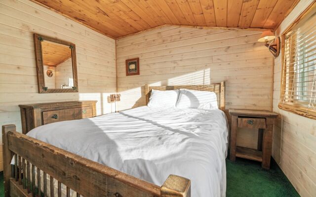 Blue Lagoon Lakefront