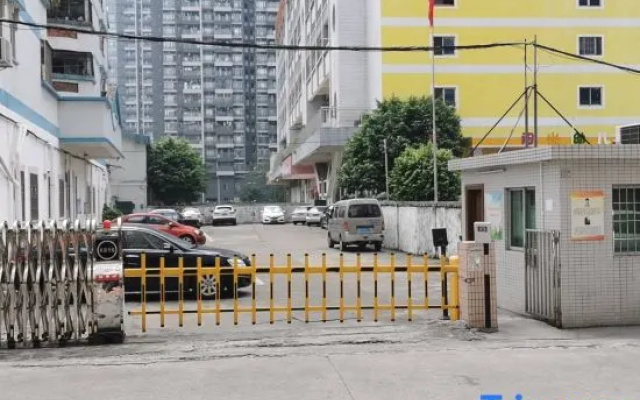 Hongxin Hotel (Qingyuan People's Hospital Gymnasium)