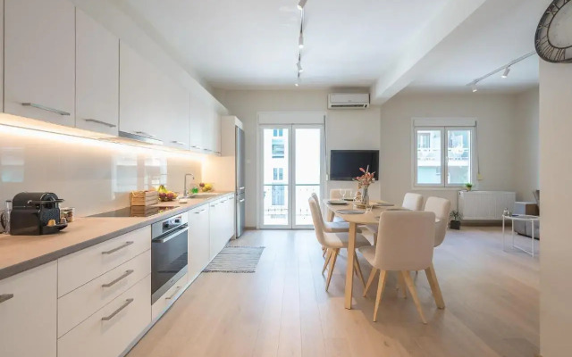 Stylish 2BDR Apt by Acropolis