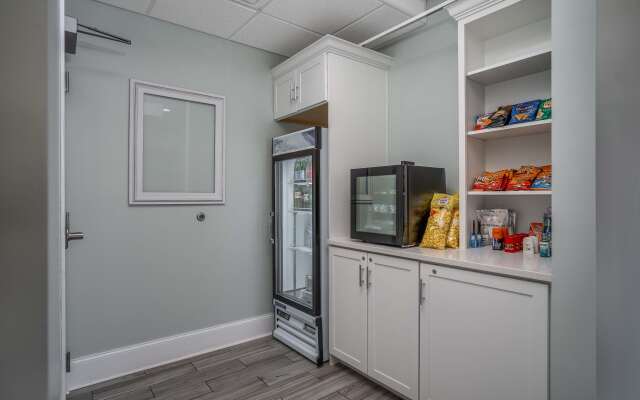 Lighthouse Suites - Best Western Signature Collection