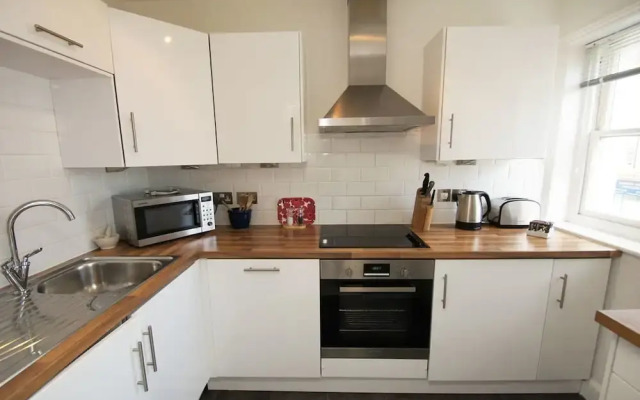 New Steine Apartment Sea View by Brighton Holiday Lets