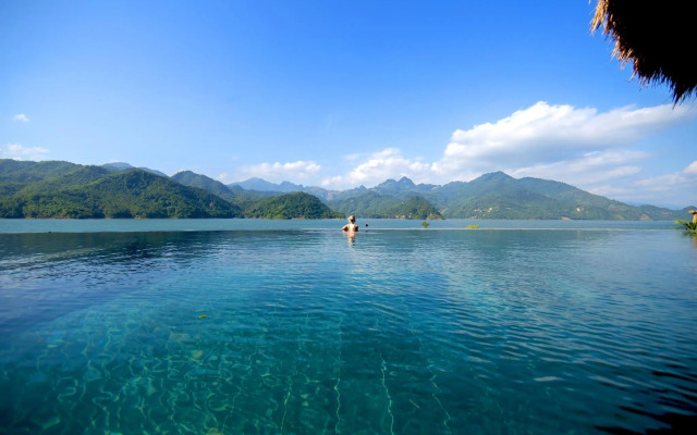 Mai Chau Hideaway Lake Resort