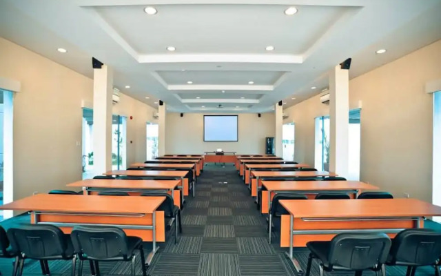 San Tomas Suites