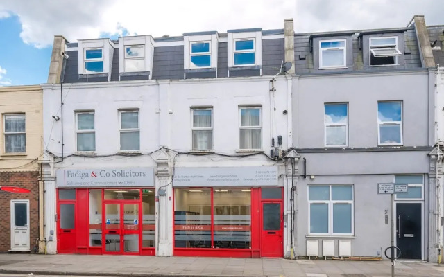 Modern South Wimbledon Stay