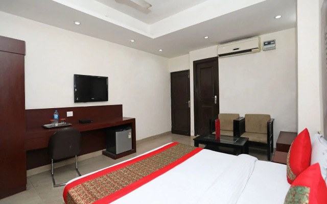 OYO 512 Hotel Aman Inn