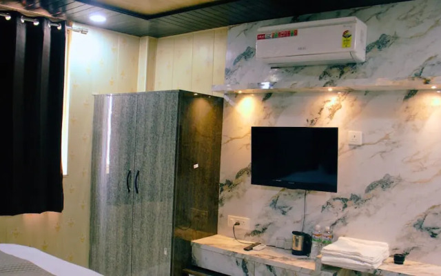 Ganga Riverfront Rooms And Banquet