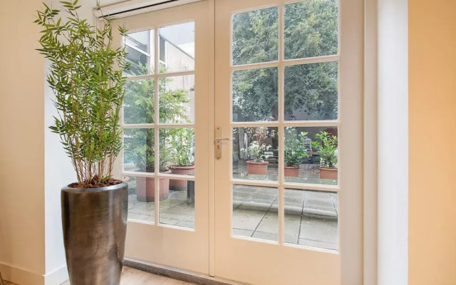 Canal Garden Apartment