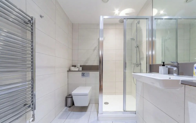 Stunning 5 Bedroom Retreat London
