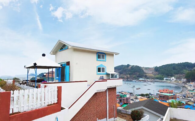 Tongyeong Tiberias Pension