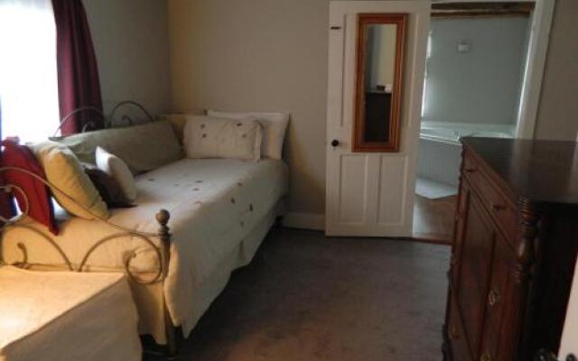 1810 House Bed & Breakfast