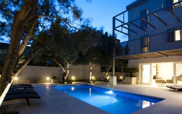 Modern Apartment with Private Pool in Split