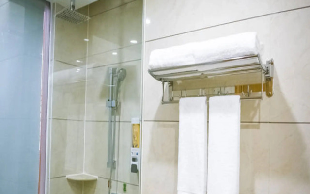 Vienna International Hotel Xinyang Yangshan New District Branch