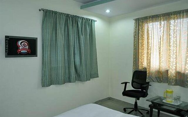 OYO 36061 Om Residency