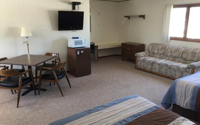 Coho Motel and Suites