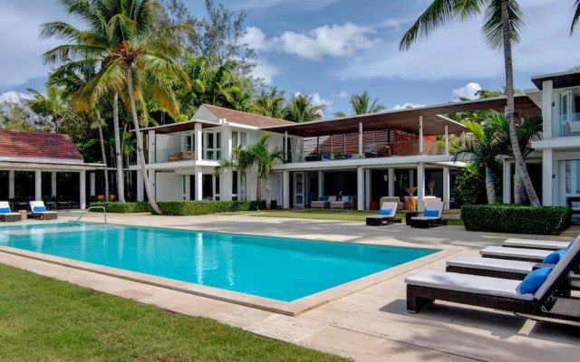 Breathtaking Ocean-view Home w Pool Modern Design