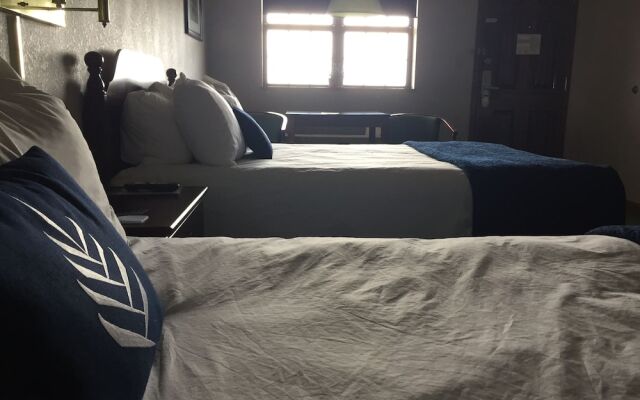 Pinemark Inn & Suites