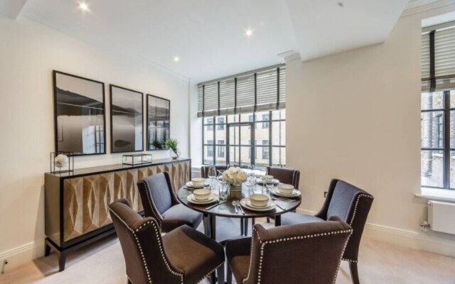 Designer Townhouse with Panoramic River Views